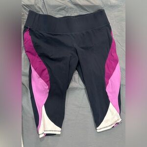 Black and Pink Colorblock Capri Leggings